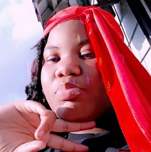 Meet your Posher, Olevia